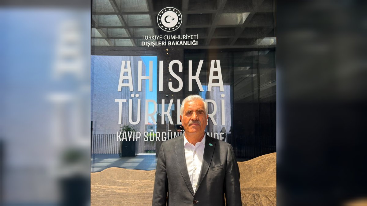 aysegulakyuz50's tweet photo. 📍“Ahıska Türkleri - Kayıp Sürgünün İzinde” @datubresmi @TC_Disisleri 

1944 yılında anavatanları Ahıska’dan koparılarak insanlık dışı şartlarda sürgüne gönderilen Ahıska Türklerinin yaşadığı büyük trajedi, “Ahıska Türkleri - Kayıp Sürgünün İzinde” başlıklı interaktif resim sergisi ile İstanbul Atatürk Kültür Merkezi’nde (AKM) sanatseverlerle buluşuyor.

Dünya Ahıskalı Türkler Birliği (DATÜB) Genel Başkanı Ziyatdin Kassanov’un öncülüğünde ve Türkiye Cumhuriyeti Dışişleri Bakanlığı’nın katkılarıyla hazırlanan sergi, 12-27 Haziran tarihleri arasında ziyaret edilebilecek.

https://t.co/yY4Yc6DwXS