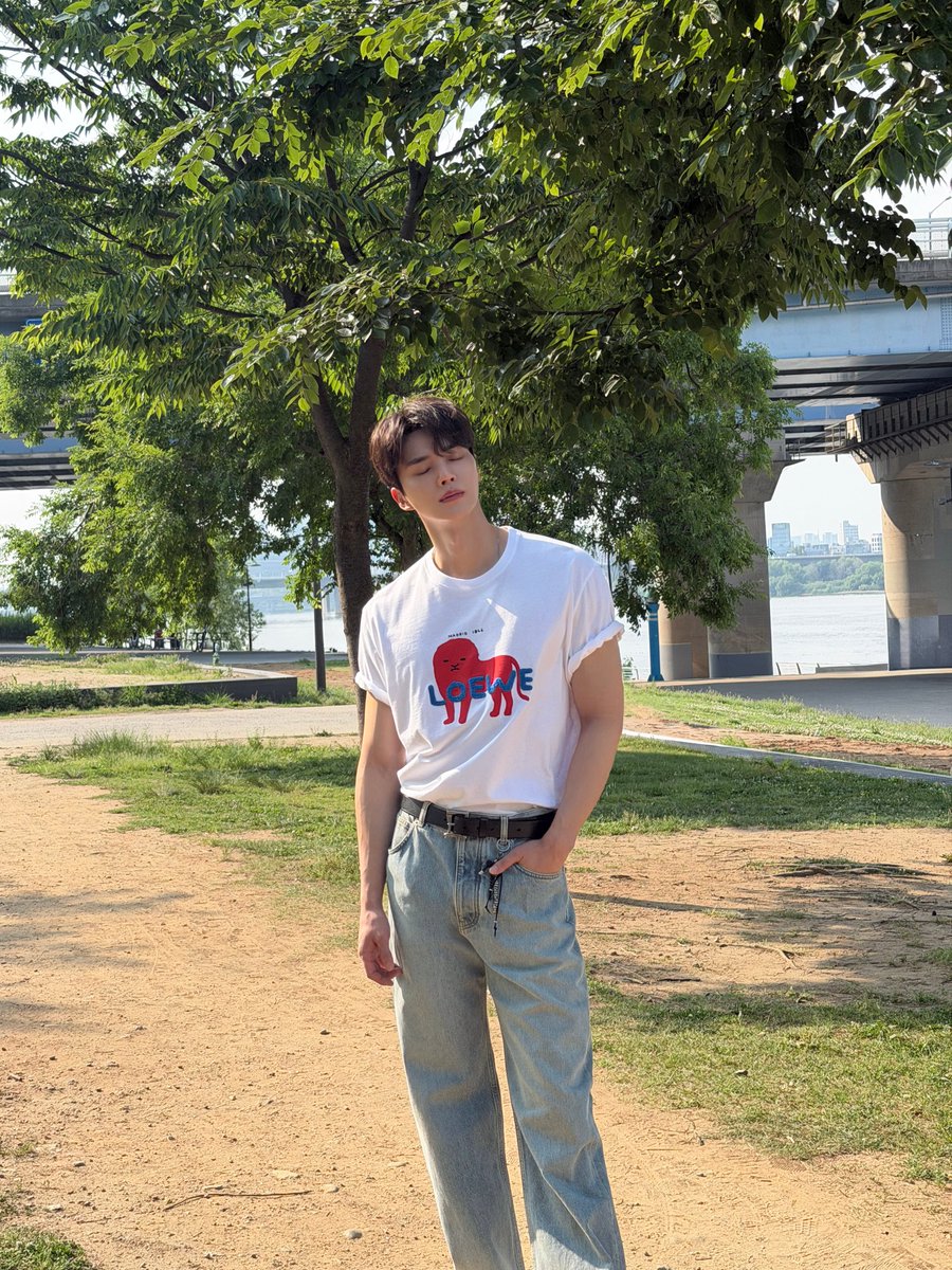 riverspacenn's tweet photo. 송펴니들 생일 축하한다고 나무가 유출 허락해줌🙃 https://t.co/NGyV9l5Hhi