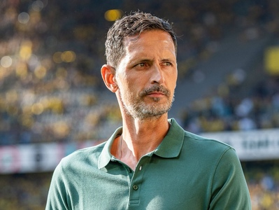 Ant_Vrs's tweet photo. Aux défenseurs du projet Pantaloni à Lens : Toppmöller a entrainé le Bayern (adjoint et intérim), a été en quarts d'Europa League, et en LDC avec Francfort, et prône un jeu offensif. 

Rien que sur le CV, y a pas photo, réveillez-vous #RCLens https://t.co/Em1Hbp319f