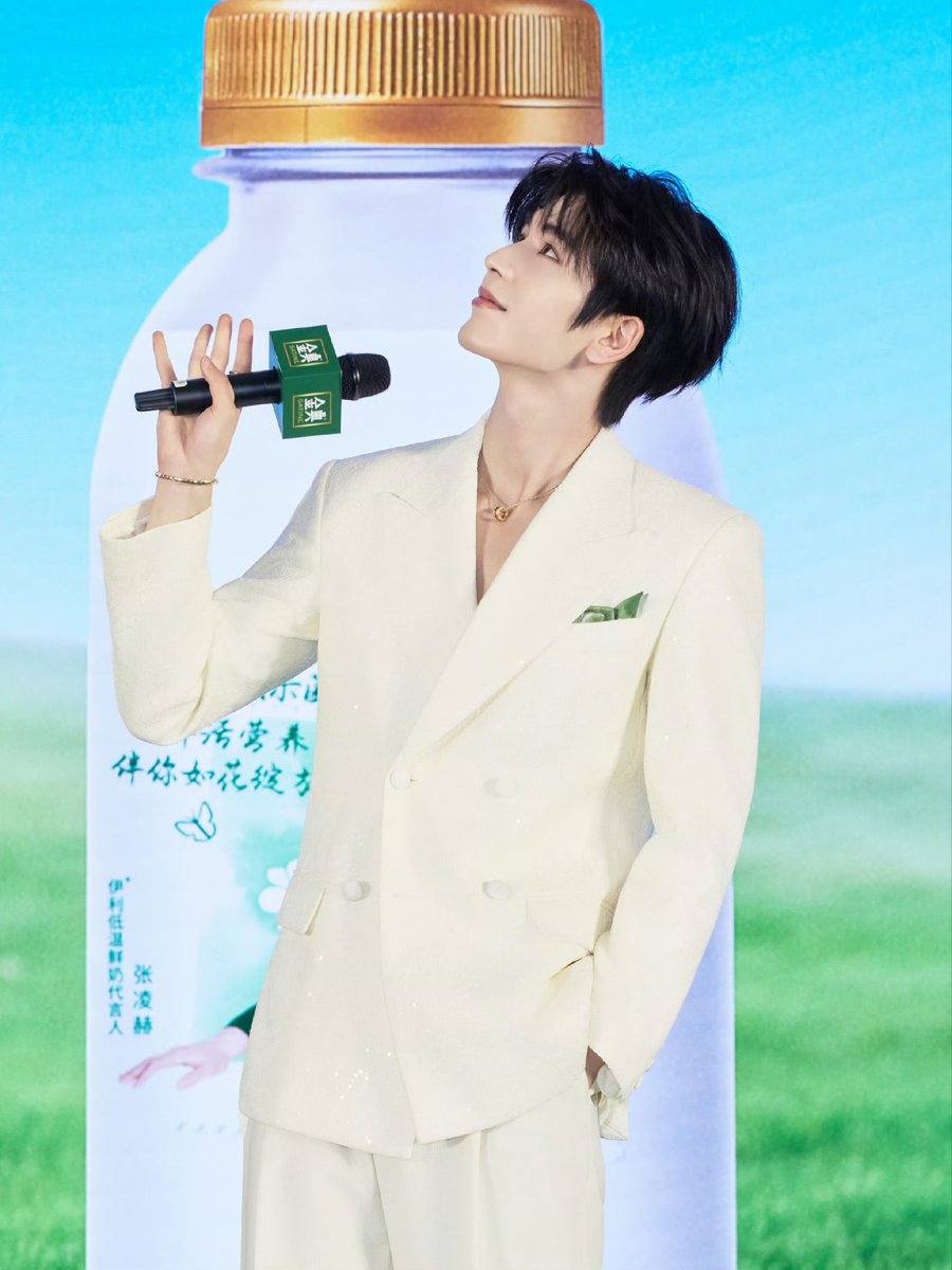 liziche50's tweet photo. He's So Handsome 😍😍😍
#TheRoadToGlory #归鸾  
#จางหลิงเฮ่อ #张凌赫 #Zhanglinghe #장릉혁 #귀란 https://t.co/LkoKsRXH5q