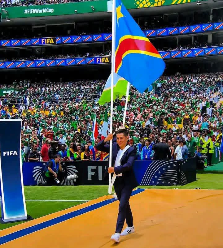 Kitenge12Ak's tweet photo. 💪💪💪💪❤️❤️❤️❤️ 
Debout Congolais,
Unis par le sort,
Unis dans l'effort pour l'indépendance,
Dressons nos fronts, longtemps courbés
Et pour de bon prenons le plus bel élan,
Dans la paix,
Ô peuple ardent, par le labeur,
Nous bâtirons un pays plus beau qu'avant,
Dans la paix……@ChrisMukendi13 @Mishikanadine1