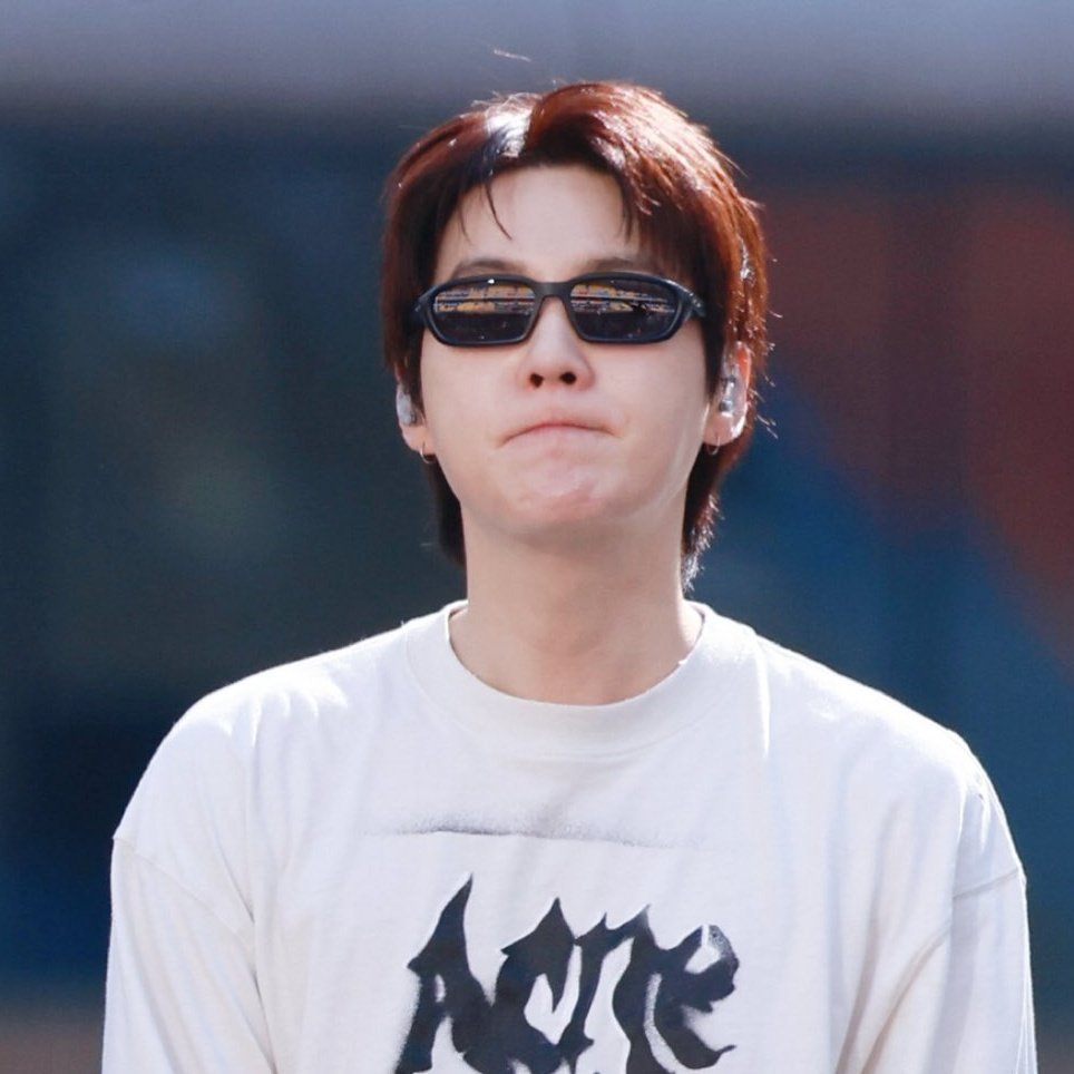 mygteambr's tweet photo. 120626 ✦ O cabelo brilhoso, sedoso e num tom mais clarinho pelo sol 🤍
↳ SOUNDCHECK - BUSAN https://t.co/Ay27JfbcV4