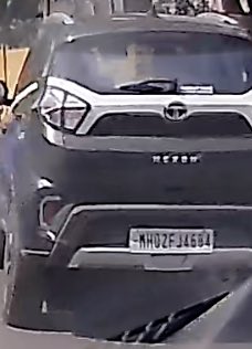 vipashaarvind's tweet photo. MH02FJ4684 driving from extreme left to extreme right suddenly and then driving in wrong way for a while. No remorse or even slowing down to see what he has done. @MumbaiPolice @MTPHereToHelp please check cctv near urban tadka Versova lane. https://t.co/amkApic9Rl