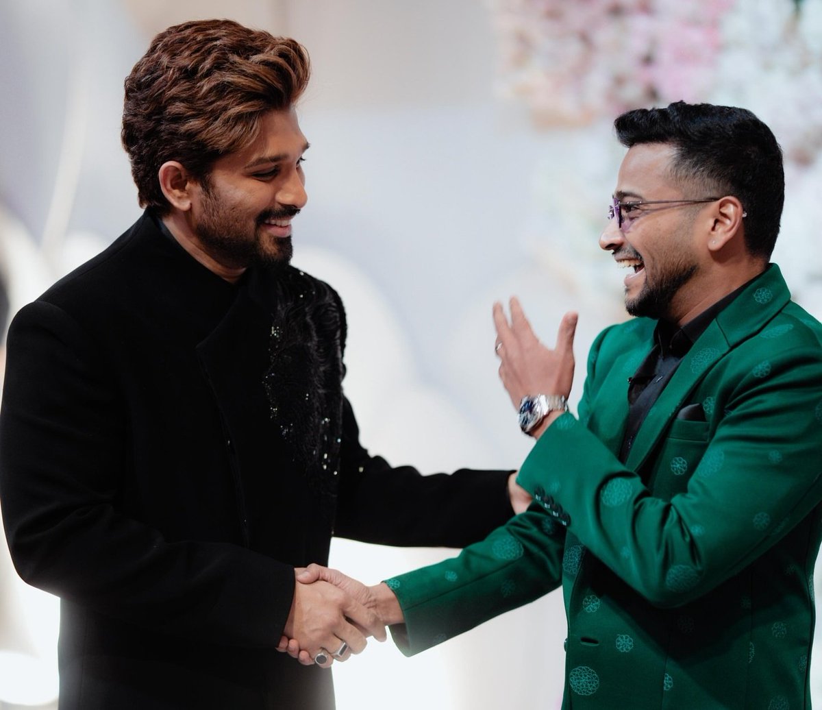 ASOKERALA's tweet photo. The potential of this collaboration is bigger than anyone can imagine. 🔥

If it happens, the Kerala &amp; Gulf numbers are going to leave all of Tollywood stunned. ❤️‍🔥

Bring it on, bhAAi! ♥️🔥

@alluarjun #BasilJoseph #Happy4K #Happy4KReRelease https://t.co/66VmhYJHjE