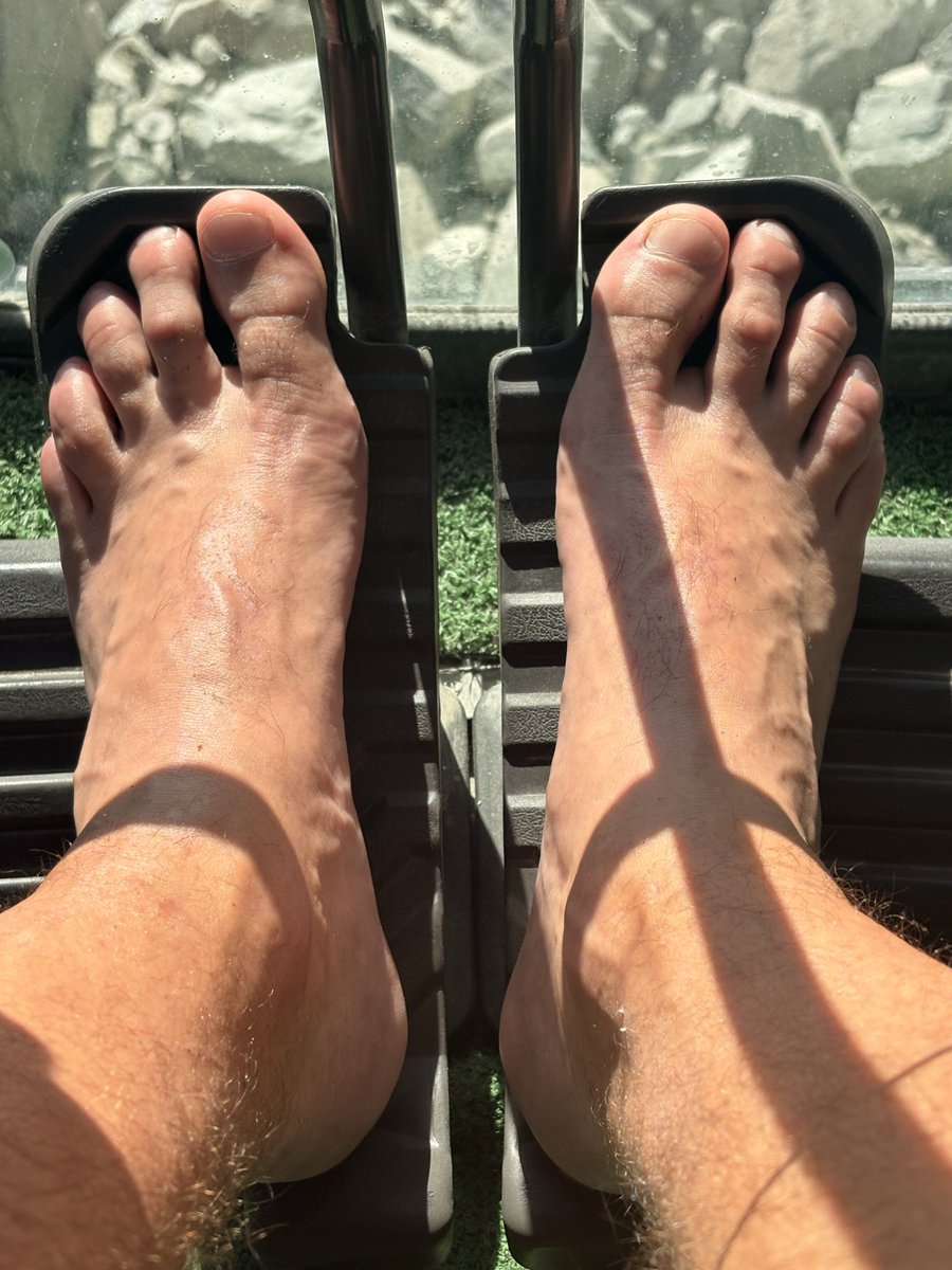 ligure49's tweet photo. lick my feet https://t.co/LS05wmzhtE