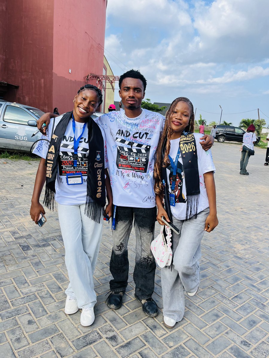 Ayodejijumah's tweet photo. The paint will wash off, but the memories will remain forever.
BA Theatre & Film Arts 🎭🎓 bagged successfully.
Alhamdulillah for the journey, the lessons, and the growth. 🤍✨
#signout #graduate #lasu https://t.co/5BVjl02qWX