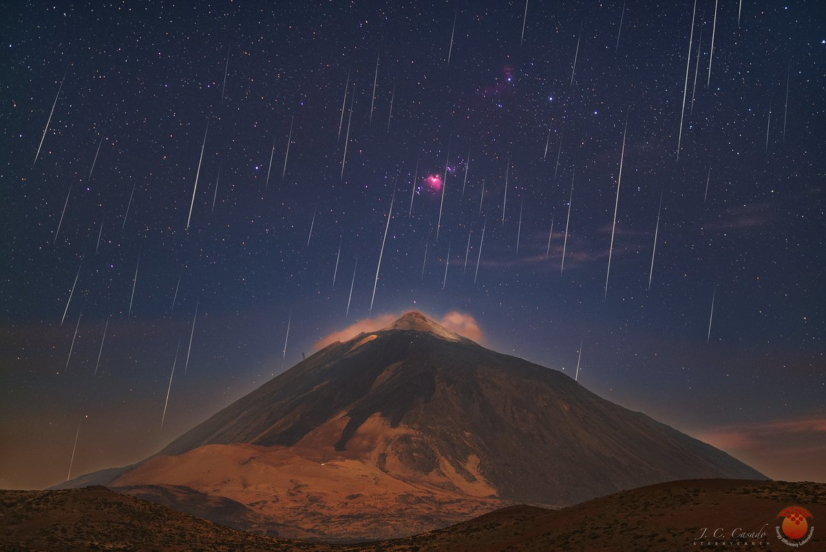 IAC_Astrofisica's tweet photo. 🔭🌠 Lluvia de estrellas sobre el Observatorio del Teide ✨

🏔️🌌Las llamadas "estrellas fugaces" son en realidad pequeñas partículas de polvo y roca ☄️ que se desintegran al entrar en nuestra atmósfera a gran velocidad .

📷 Daniel López / IAC

#VentanaAlCosmos #IAC https://t.co/STVblgtQZO