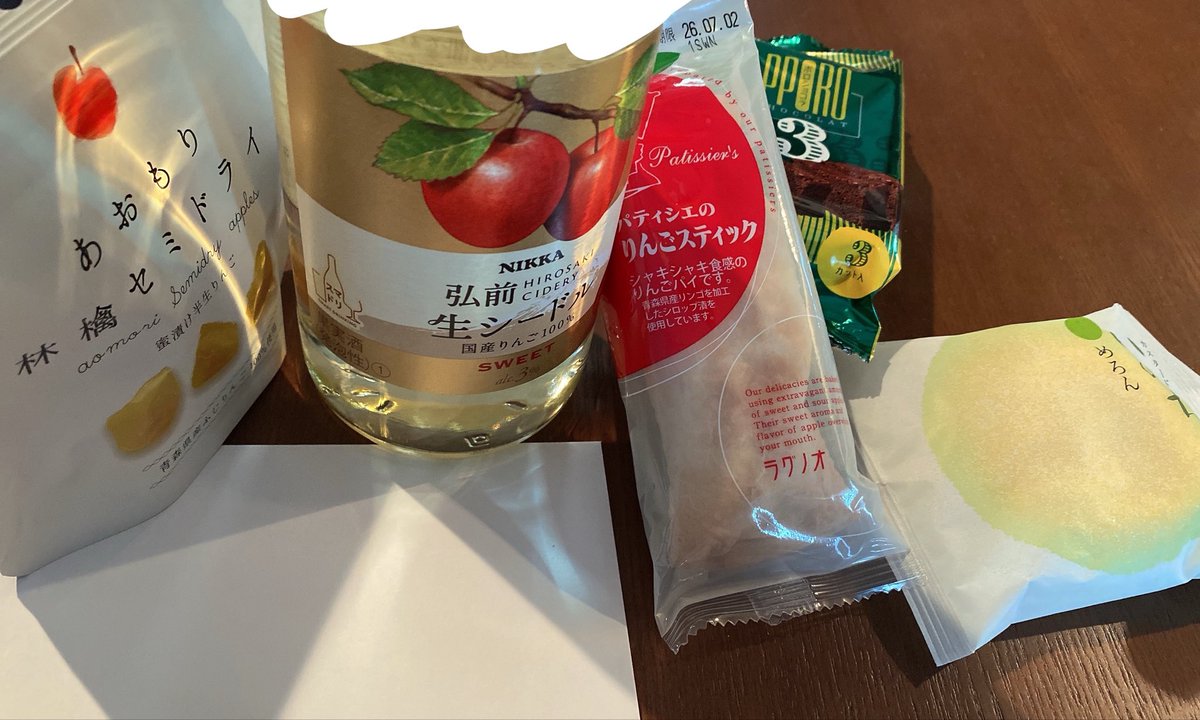 __momo_06's tweet photo. わーん😭😭お仕事から帰ってきたらお誕生日プレゼントが届いてました ありがとうございます、、ඉ́  ̫ ඉ̀大事���いただきます💚

写真撮るの下手くそ選手権出れる https://t.co/Otk0Jt98xR