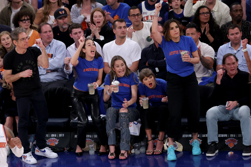 cr8urOwnReality's tweet photo. #TaylorSwift watched Game 4 of the #NBA Finals from courtside on 10 June 2026, turning heads alongside the HAIM sisters (Alana Haim and Este Haim) in their custom punny T-shirts🥳 https://t.co/RbtgdoXK5W