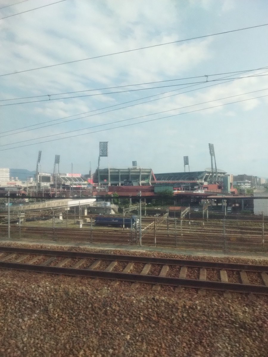 luffa_melon's tweet photo. マツダスタジアムの横を通過しました #へちまの旅 https://t.co/tHhDM1sGV5