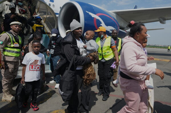 Olivia_LaGrange's tweet photo. 4000 people can be housed at 
Lindela Repatriation Centre. 

From their people are repatriated either by bus or airplane.

High capacity busses take 65-80 people, so lets work on 70 average

BOEING 777 used to repatriate Nigerians has a capacity of 274 and 320, so lets work on 300 average

Largest groups of illegal immigrants in South Africa is from Nigeria and Zimbabwe.

You do the numbers.

SOUTH AFRICAN CITIZENS will NOT be ridiculed for asking our government to actually apply our laws and now allow people to be in our country illegally.

We've had 30 years of influx from all over Africa and the Middle East. Enough is enough.

We KNOW the government is lying about the extent of the problem because we see it with our own eyes.
