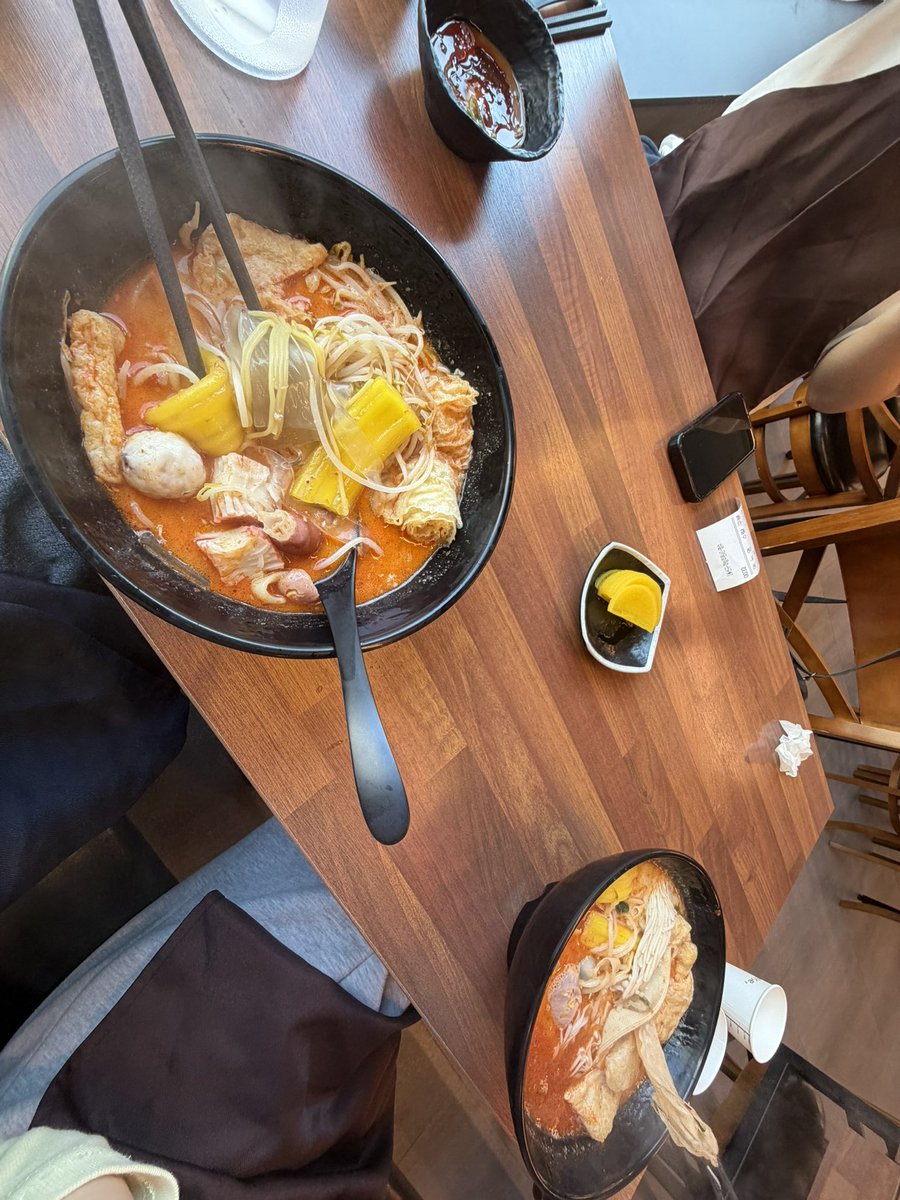 으악이 tweet media
