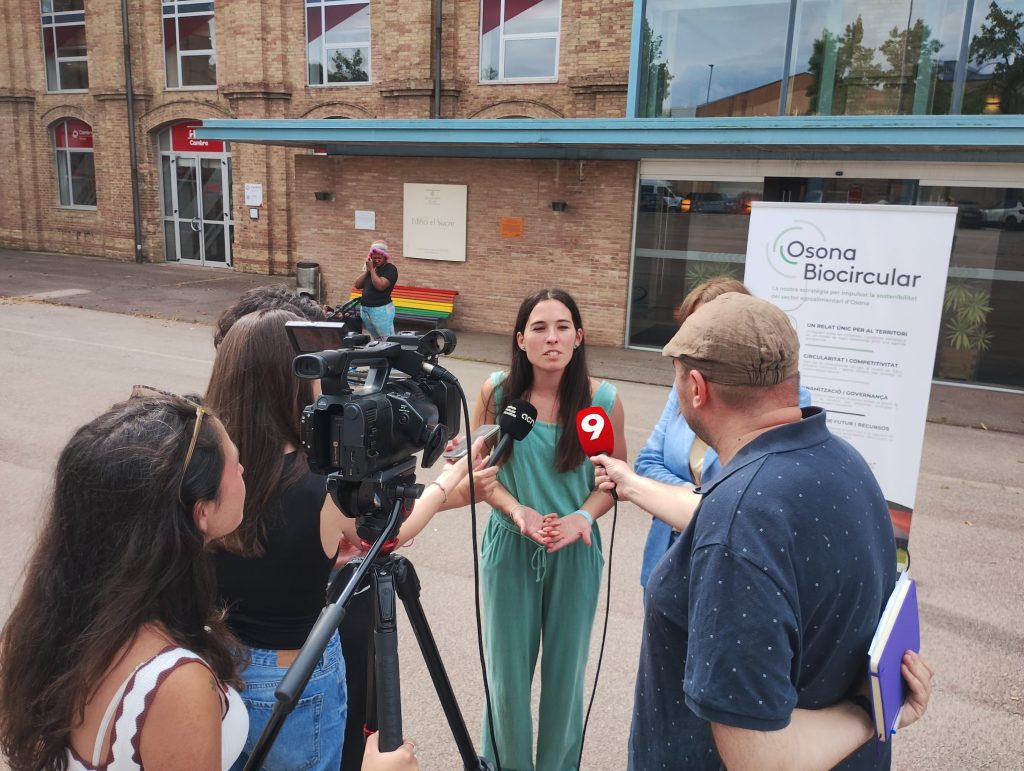 Creaccio's tweet photo. 🌱 Neix Osona Biocircular, una estratègia territorial per impulsar un sector agroalimentari més competitiu, sostenible, digital i arrelat al territori.

Bioeconomia, tecnologia, innovació i col·laboració per transformar reptes en oportunitats.
👉 https://t.co/cOuF8R4yiR https://t.co/VfuOOt76tQ