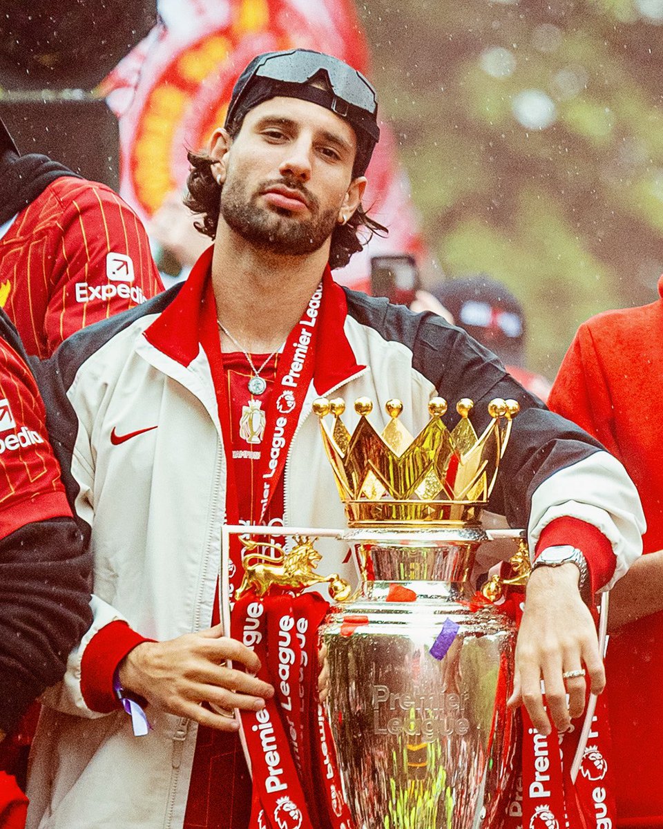 TheAnfieldLaker's tweet photo. What does Bruno Fernandes has over Szoboslai aside complaining to referees??? https://t.co/m71C2coo8n