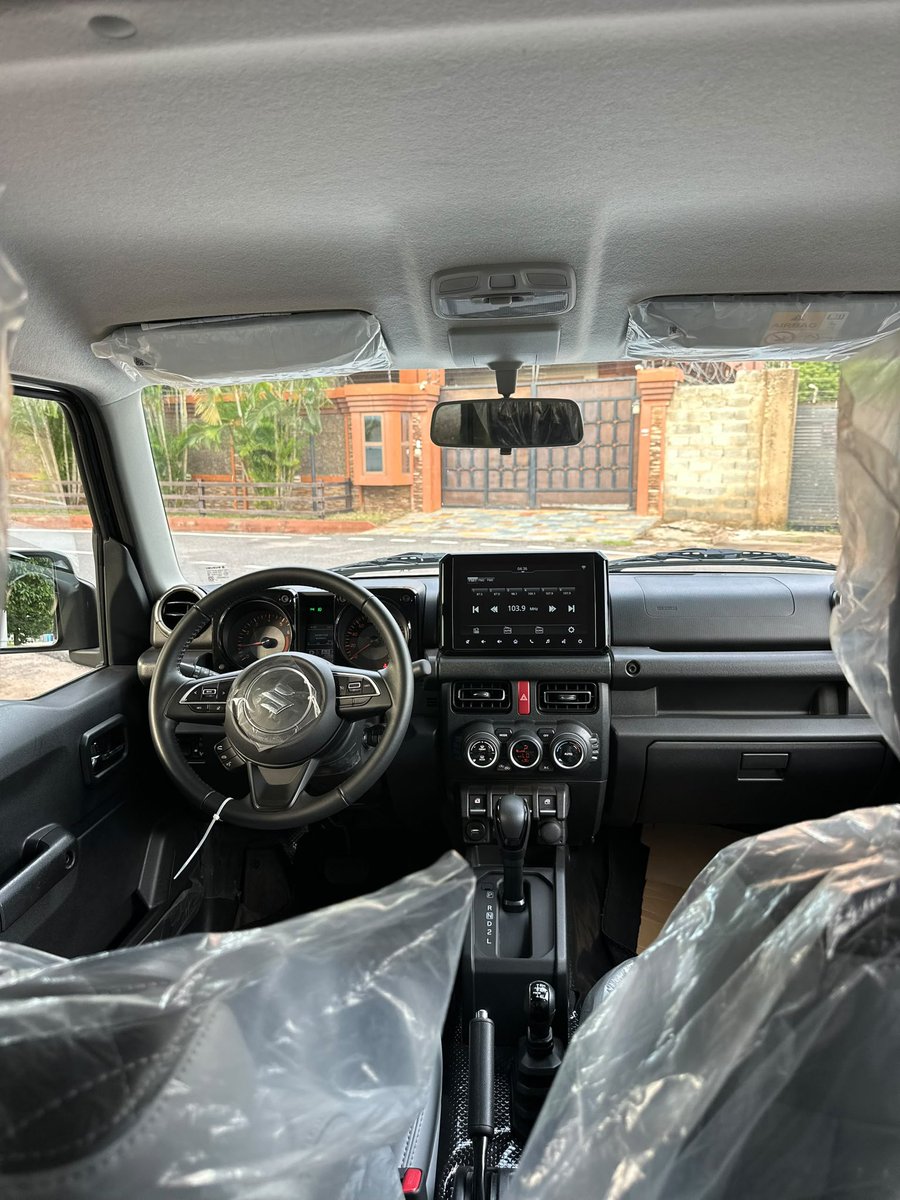FrankDoe101's tweet photo. 2025 Brand New Suzuki Jimmy 
1.5L engine 
💰 PRICE — 399k p3 😁

#YourCarGuy 🚘🕺🏽 https://t.co/ygUqSawuKI