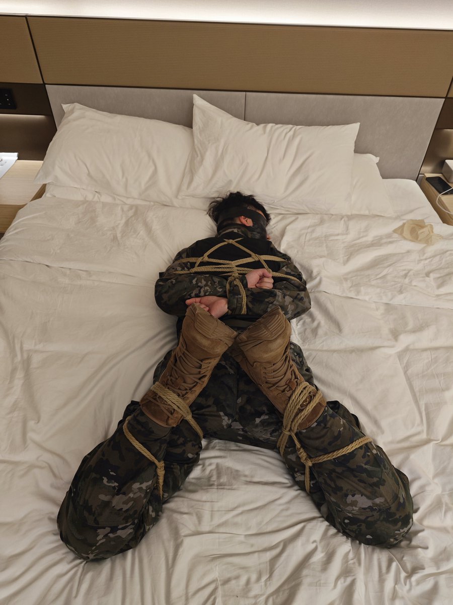 pingpingfz's tweet photo. 1.刚被捆好的平平
2.自救中的平平
3.被发现后重新加固
4.不死心的平平
🪢: @xiaozhu97711 https://t.co/cmiMB2nypd