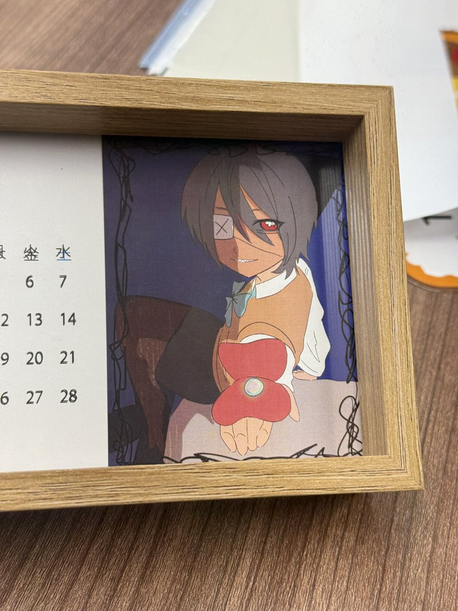 io_dwk's tweet photo. カレンダー試作品
メモ 
〇透明印刷思ってた以上に透ける
重ねたらサメになるのを作りたかったけど、影で遊ぶ方が楽しいことに気づいた https://t.co/vAKYcZJsDO