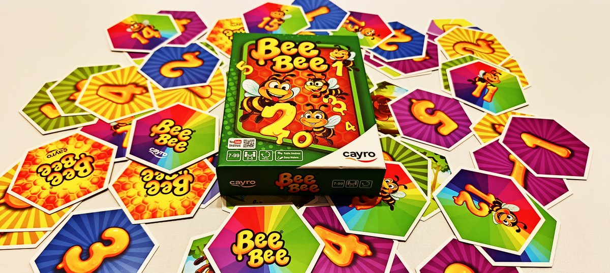 2d6Magazine's tweet photo. 🐝 Reseña 👇 

Bee Bee, un juego familiar publicado por @CayroTheGames que mezcla sumas sencillas, gestión de mano e interacción directa en partidas rápidas

📌 2-5 personas
👧 +7 años
⏱️ 15-30 min
💶 11,95 €

https://t.co/Vs0BwkgGzP

#BeeBee #JuegosDeMesa https://t.co/lNM7R8mQAv