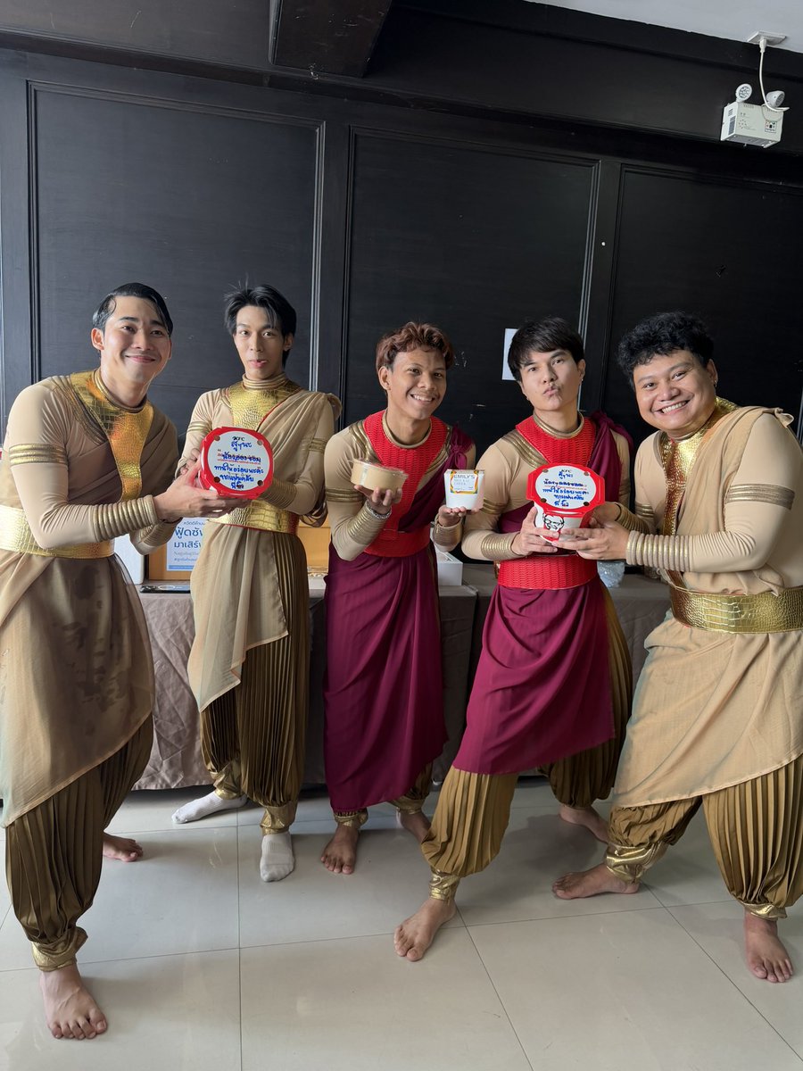 buildyourlove4u's tweet photo. น���อง ๆ อองชอมฝากขอบคุณพี่ ๆ BYL ทุกคนมาก ๆ เลย 🤍

ขอบคุณสำหรับ Food Support และความรักความเอ็นดูที่ส่งมาให้ในวันนี้ ทุกคนได้รับครบ อิ่มท้อง อิ่มใจ และมีความสุขกันมาก ๆ เลย

ขอบคุณที่คอยซัปพอร์ตและเป็นกำลังใจให้น้อง ๆ เสมอ หวังว่าจะได้เติบโตและสร้างรอยยิ้มให้พี่ ๆ ได้อีกเยอะ ๆ นะค้าบ 🙏✨

#นาคราชเดอะมิวสิะคัล 
#BuildJakapan @JakeB4rever 
#Beyourluve