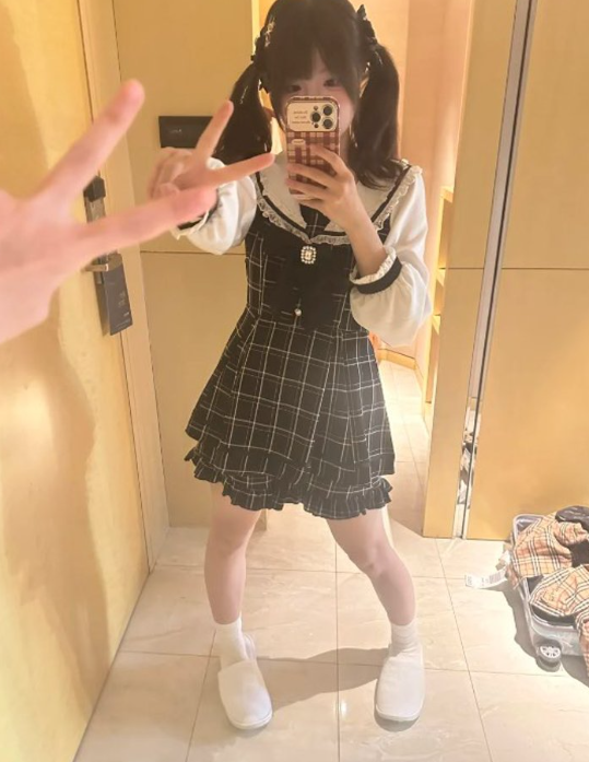 ruka_rukaura's tweet photo. 全身みたい要望にお応えしてみせます！！
低身長でもたってくれますか？笑 https://t.co/8STmS9PkIk