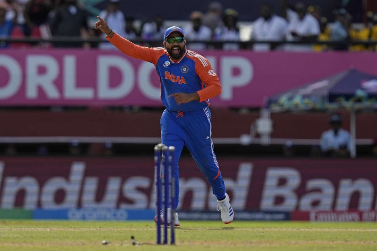 CricCrazyJohns's tweet photo. Irfan Pathan said "Rohit Sharma's biggest strength is his ability to handle short-pitched bowling. He has exceptional timing &amp; gets into position early. In South Africa, where bowlers get both swing and extra bounce, Rohit is the ideal batter to punish anything short". [JioStar] https://t.co/oLY4Hh7PhG