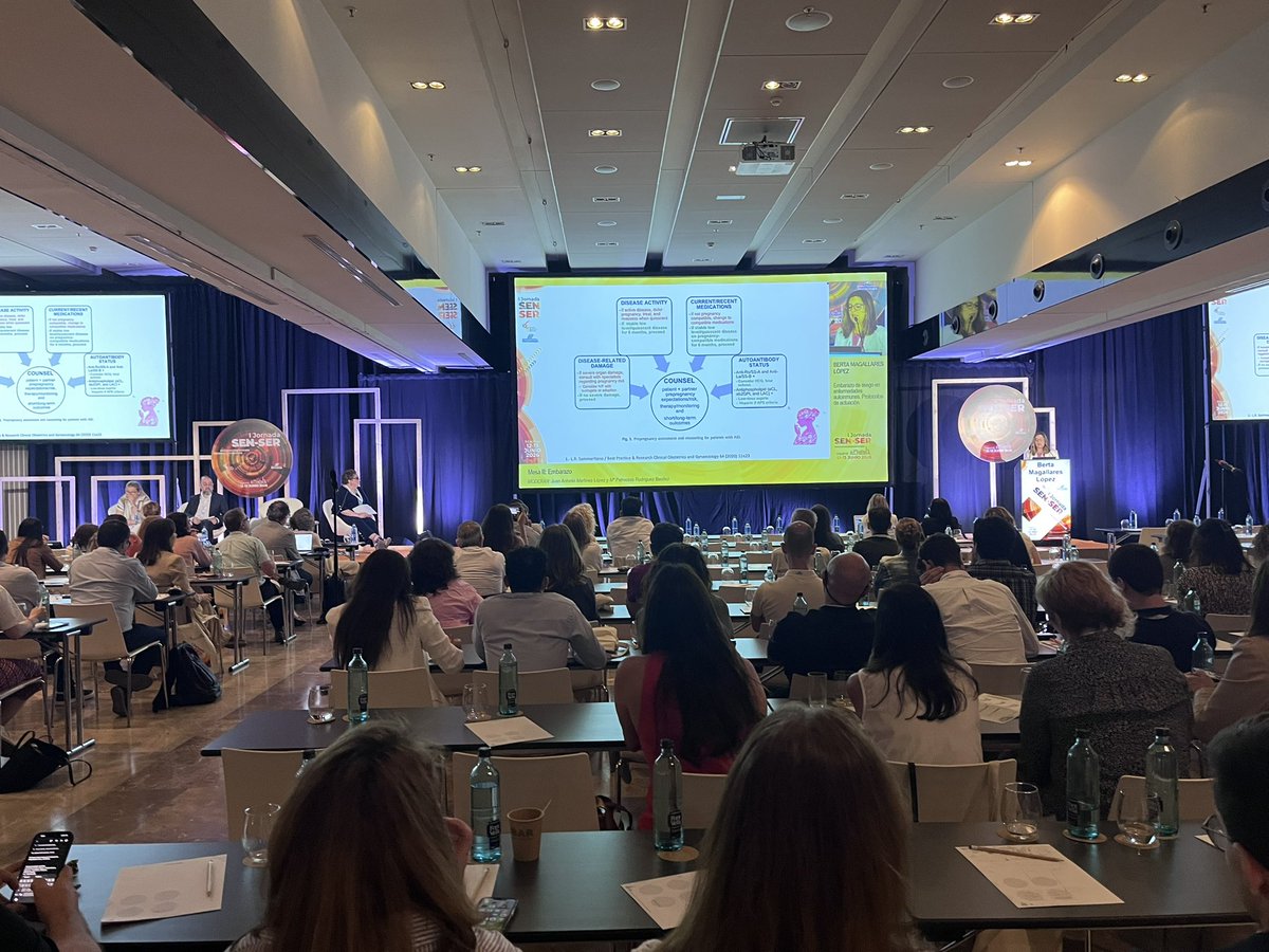 SEReumatologia's tweet photo. 🤰🏻“El embarazo es posible en mujeres con enfermedades reumáticas autoinmunes sistémicas, pero hay que planificarlo para minimizar cualquier riesgo. Es fundamental la evaluación pre-concepcional y un equipo multidisciplinar. A día de hoy hay medicación compatible y esto es importante explicarlo a las pacientes”, Dra. @BMagallares, de @reuma_santpau