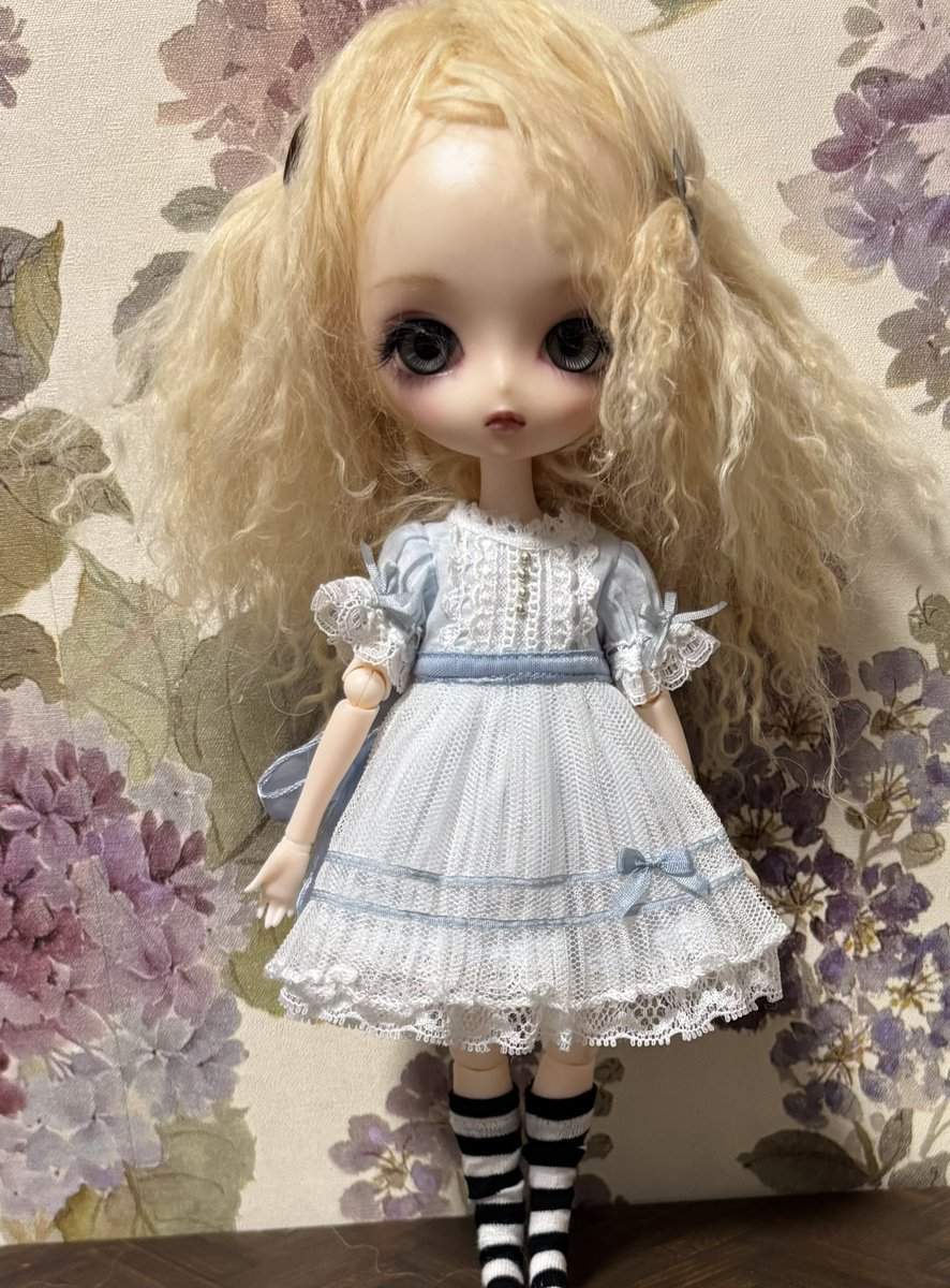 X_lica_alice_X's tweet photo. ↓RP↓
ひえーー！私の名前が載ってるー！
という事で6/14（日）AKガーデンにroseden様（@dollmmk )が参加されるので少しだけワンピ置いてもらいます。
ボニバニ6、ピュアニーモXS、ハルモニアサイズです。
ブライス、モモコ等には小さくて入りません。
シュガリーちゃんには大きすぎて不可　続く https://t.co/zFqwmTFsp0