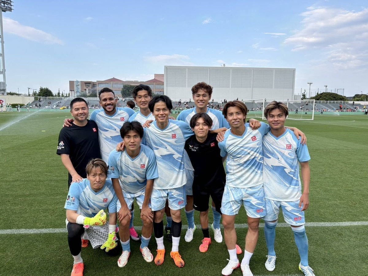 bellmare_staff's tweet photo. 💚いよいよ明日開催💙

明日の #JリーグオールスターDAZNカップ に向けた前日練習🔥

湘南ベルマーレから出場する選手たちも元気にトレーニングを行いました💪

みんないい笑顔☺️
熱い応援をよろしくお願いいたします📣

#bellmare https://t.co/Dul2n6hNAd