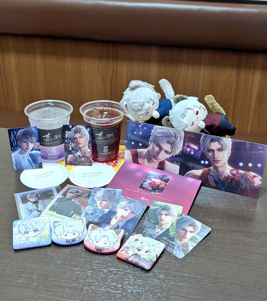 bibibitaro's tweet photo. 深空コラボ🎤
入店10分でグッズと特典手に入ったので、いつぶりかわからないカラオケで平成アニソン歌ってきた笑
大変お顔が良い👏👏 https://t.co/WpxjKGhJih