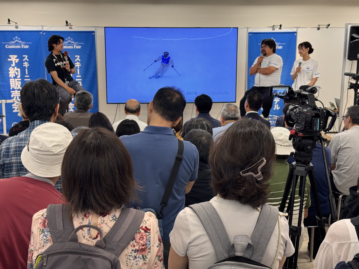 ISGwhite's tweet photo. ／
カスタムフェア東京会場
スタートしました！
＼

オープン1時間前から入場待ちいただき
ありがとうございます！

各メーカーブースもたくさんのお客様に
ご来場いただいています‼️

1日目から大盛況で
イベントのトークショーも盛り上がっています😆 https://t.co/bh9EOcOLAy