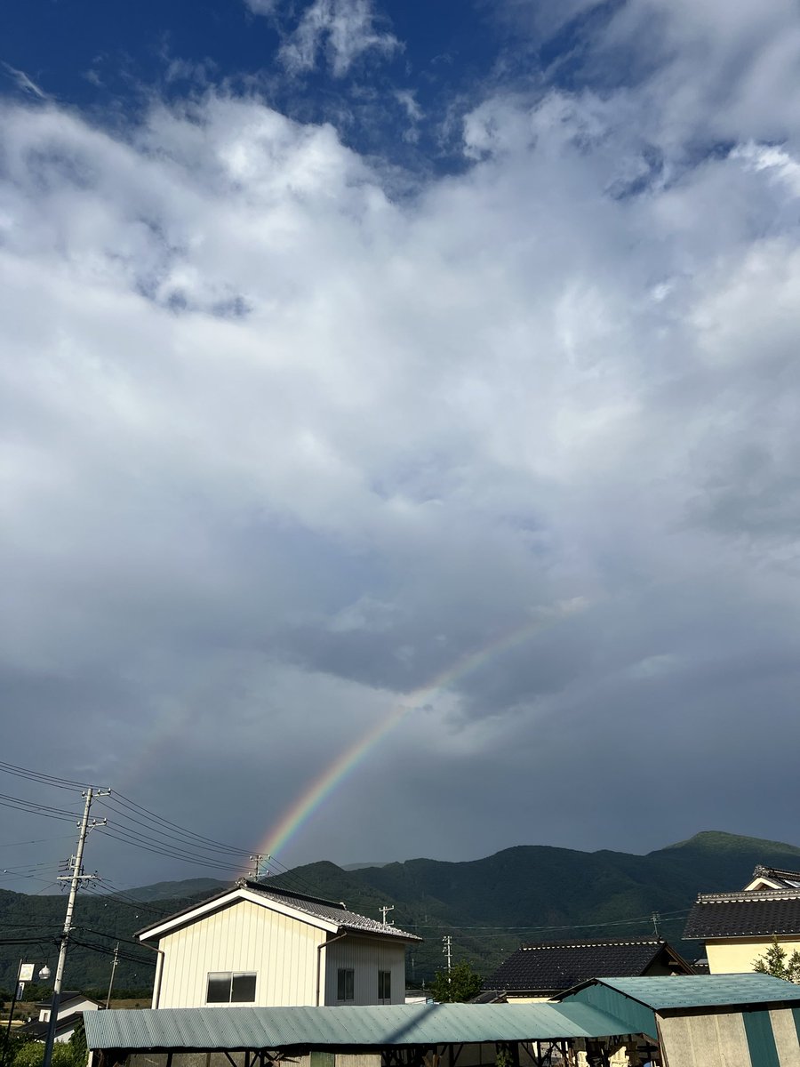 hashibami_farm's tweet photo. 今日も虹だ🌈
梅雨だよねこれw https://t.co/ICgwggYqi0