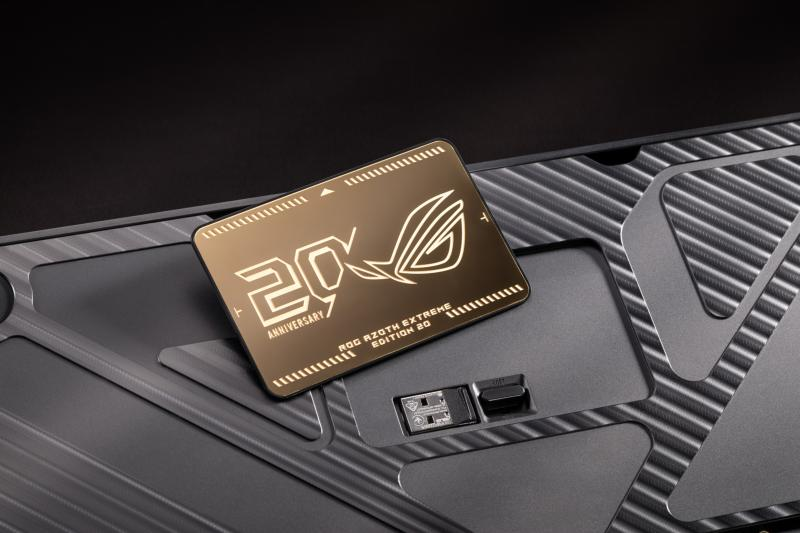 materielnet's tweet photo. @ASUS_ROG_FR On poursuit les festivités avec le magnifique clavier Azoth Extreme Edition 20, équipé de switchs Asus ROG NX Snow 👌 @ASUS_ROG_FR 

👉 https://t.co/aw4KP0VIlS

#ROG20thAnniversary #ROGEdition20 https://t.co/z5jQjxBaMR