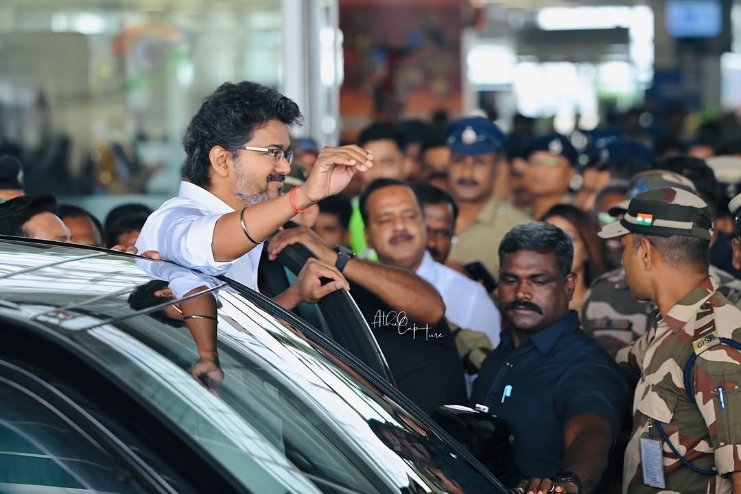 PrakazVijay_Of's tweet photo. EXCLUSIVE 📸 : @TVKVijayHQ At Mangalore Airport ! 

PC : ADHUL (Buddy) https://t.co/YmWpncoLuA