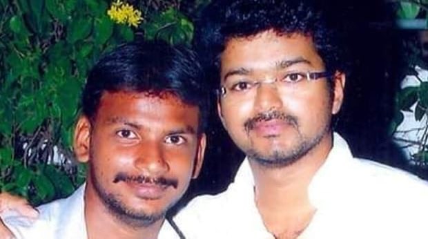 VanathiBJP's tweet photo. சென்னை ஆலந்தூரில் கணவரை இழந்து தனியே வசித்து வந்த பெண்ணின் வீட்டிற்குள் நுழைந்து, அப்பகுதி தவெக வடக்கு பகுதி செயலாளர் வேம்புலி என்பவர் பாலியல் தொல்லை கொடுத்துள்ள சம்பவம் தவெக எனும் ரீல்ஸ் கட்சியின் மீது விழுந்த மற்றொரு கரும்புள்ளி.

"வேலியே பயிரை மேய்ந்த" கதை போல, ஆட்சியில் இருக்கும் கட்சியின் நிர்வாகிகளே பெண்களை இப்படி சூறையாடினால், நம்பி வாக்களித்தவர்கள் எப்படி நிம்மதியாக வாழ முடியும்? குற்றப் பின்னணி கொண்டவர்களை எல்லாம் அமைச்சர் பதவியில் அமர்த்திக் கொண்டு, தனது கட்சி நிர்வாகிகளுக்கு தவறு செய்வதற்கு முழு சுதந்திரம் கொடுப்பது தான் மாற்று அரசியலா?

ஏதோ ஒரு மாற்றம் வரும் என்று ஆசையில் தவெகவை தேர்ந்தெடுத்த தமிழக மக்கள், தற்போது தவறு செய்து விட்டோமோ என கொஞ்சம் கொஞ்சமாக உணருமளவிற்கு தவெகவினரின்  அராஜகம் நாளுக்கு நாள் பெருகிக் கொண்டிருக்கிறது. எனவே, முதல்வர் திரு. @TVKVijayHQ அவர்கள் இனியும் தனது கட்சிக் குற்றவாளிகளைக் கட்டுப்படுத்தாவிட்டால், கூடிய விரைவில் தனது அதிகாரத்தை இழக்க நேரிடும்!

@CMOTamilnadu