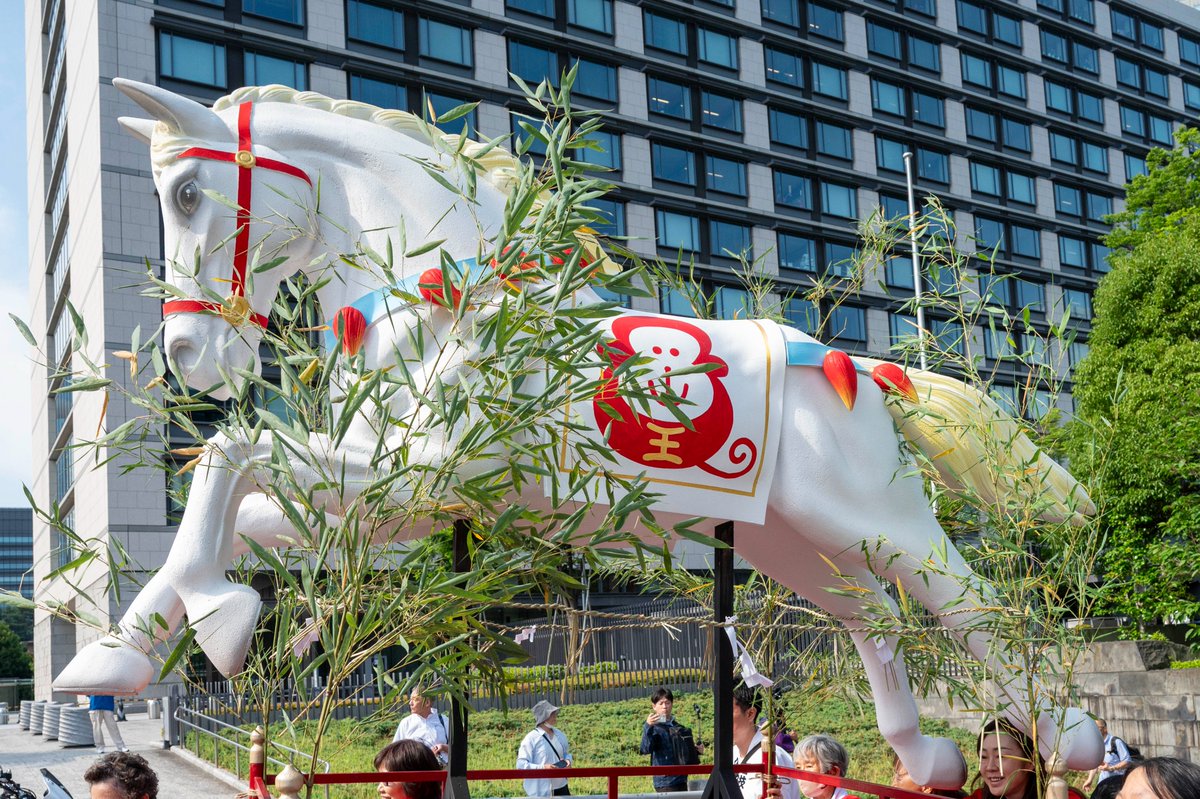 chiyoda_city's tweet photo. 【山王祭】
本日、日枝神社の山王祭では神幸祭が行われ、神幸行列が地域を巡行しました。

明日6月13日（土）は、連合宮入が行われます。
男坂と呼ばれる急な石段を神輿が担ぎ上げられる様子は必見です。
#山王祭　#神輿 https://t.co/A0YfpSkKZs