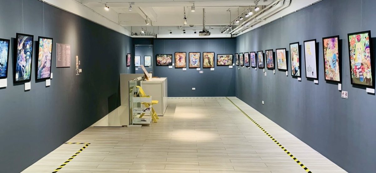 okamarble's tweet photo. 台湾　d/artさんで開催中のアリス展
会場写真をいただきました

奥にもう一部屋あるから
思ってたより絵がいっぱい　かわいい！

行きたいな〜 https://t.co/jQhEhIzk1R