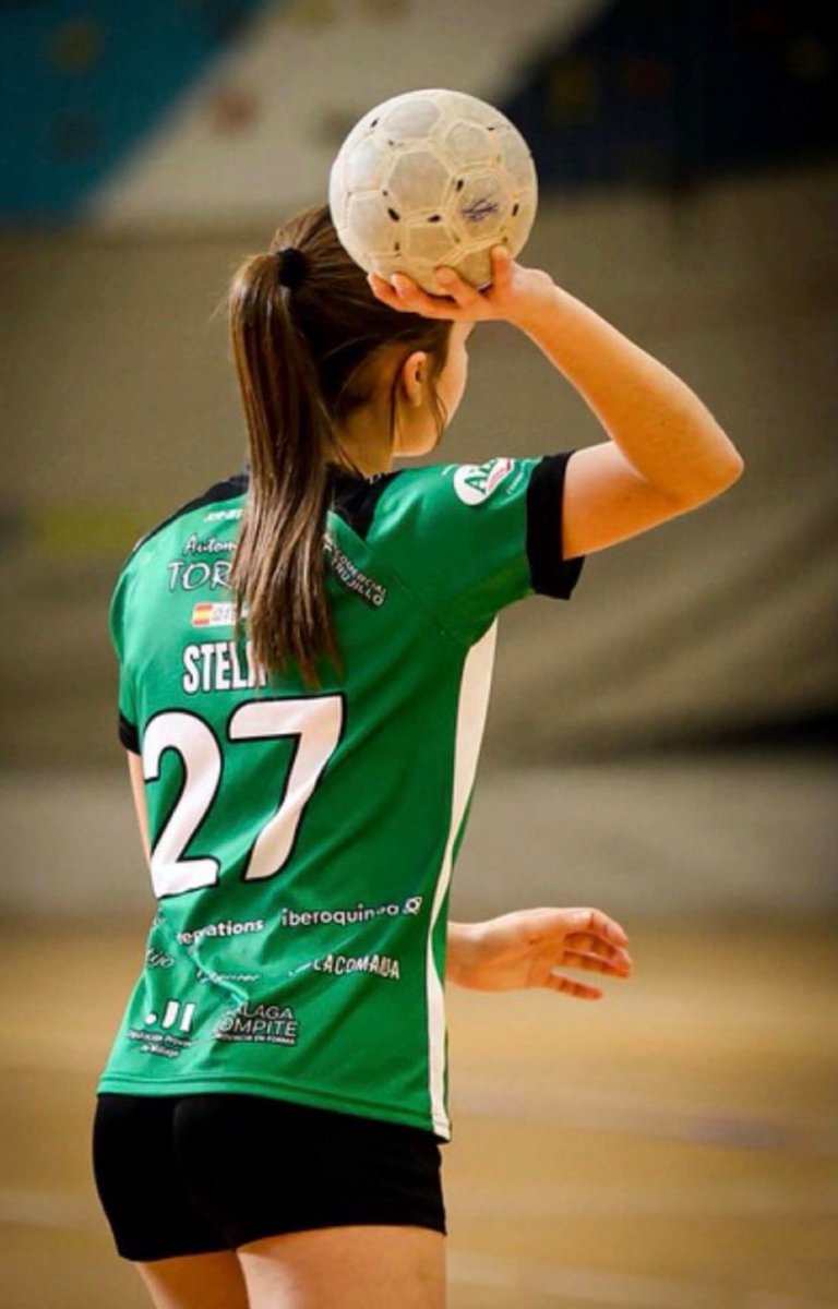 BaseBMLosDolmen's tweet photo. 🤾🏻‍♂️🤩🤾🏻‍♀️ Ayer seis de nuestros jugadores de la base recibieron la distinción #7Ideal temporada 25/26 en la Gala Premios Málaga de Balonmano 👇🏻

▪️Stela Varo: Lateral Izquierdo #InfantilFemenino 
▪️Raúl Martínez: Lateral Izquierdo #CadeteMasculino https://t.co/6EKxIRG6l7