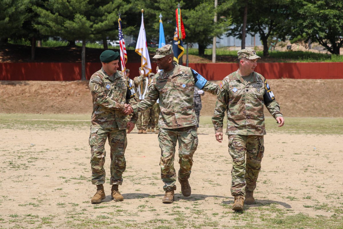 CDRUNCCFCUSFK's tweet photo. Today we honor Dan’s command and welcome back LTC Baker to lead this critical mission. Your depth, experience, and grit embody the excellence required to maintain the peace that’s kept this peninsula stable for three-quarters of a century. Thank you both. #InFrontofThemAll https://t.co/N6ilA3PKT4