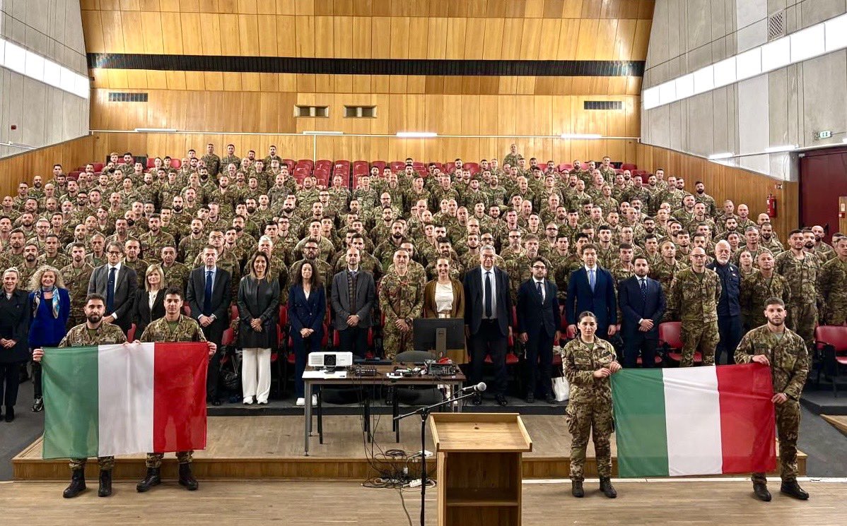 NProcaccini's tweet photo. Sono appena tornato dalla Lettonia. Dove l’aria che si respira è assai diversa dalla nostra. 
Qui, a pochi km dal confine russo, la paura di essere attaccati è consapevolezza, ma anche calma e prontezza. 
Qui, spalla a spalla con alcune migliaia di colleghi NATO, c’è un contingente di 300 militari italiani a cui abbiamo reso omaggio. 
È stato bello, emozionante. È stato patria.