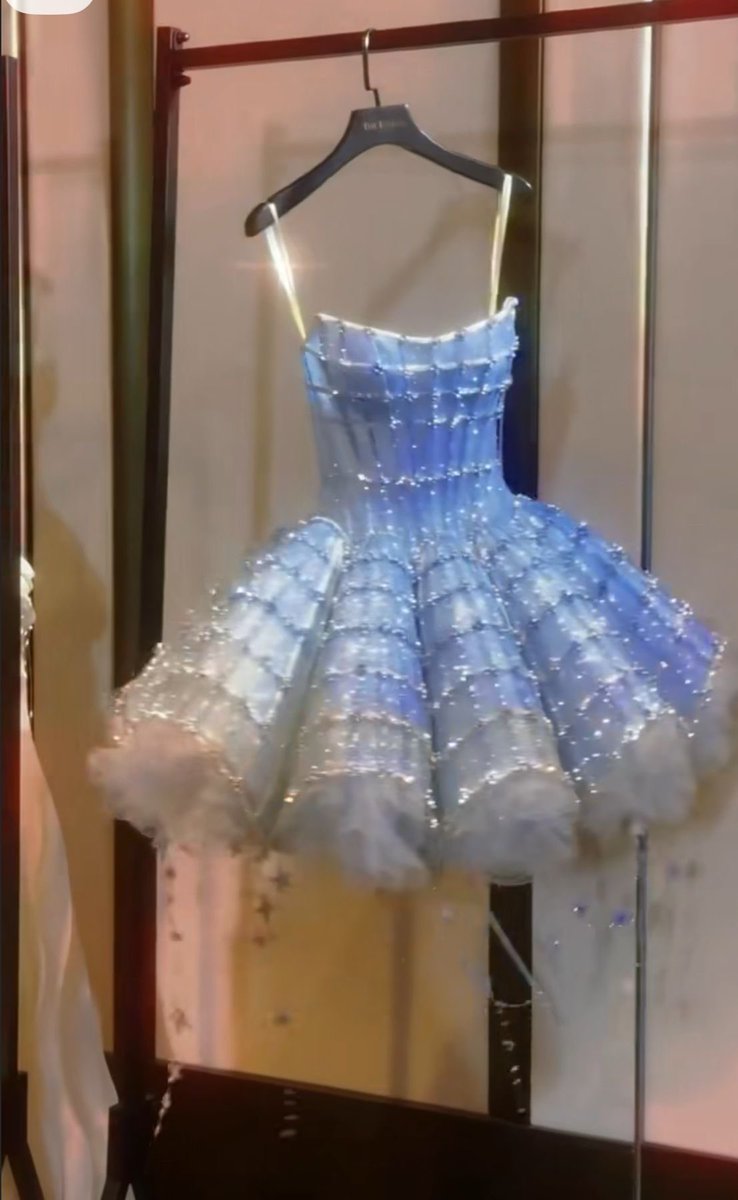 _littlegroves's tweet photo. pretty in blue details https://t.co/6PAhArDxJa