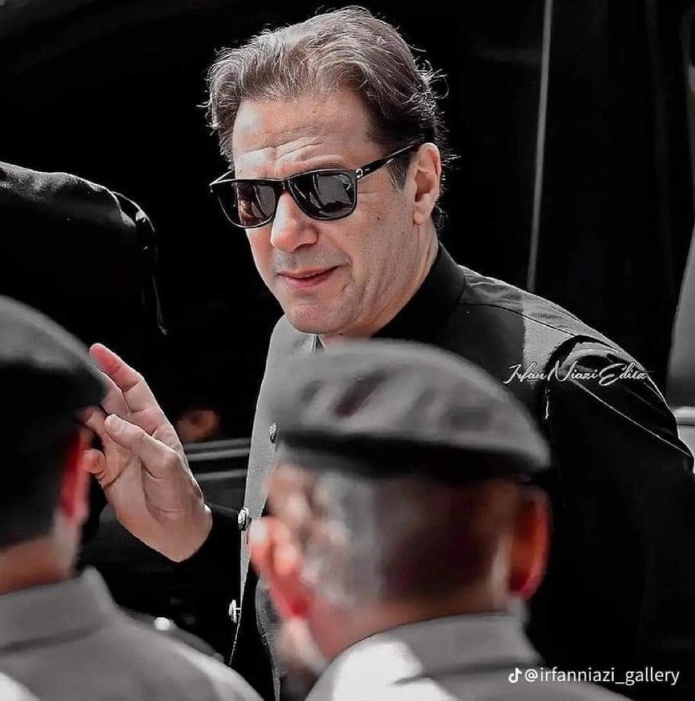 PTIBaluchistan's tweet photo. لَا اِلٰهَ اِلَّااللّٰه انسان کو ہر خوف سے آزادی دیتا ہے۔ میرے پاکستانیوں آپ نے کبھی ہار نہیں ماننی۔
#AJKUnderFascism
#FreeImranKhan https://t.co/F2UYG73cmH