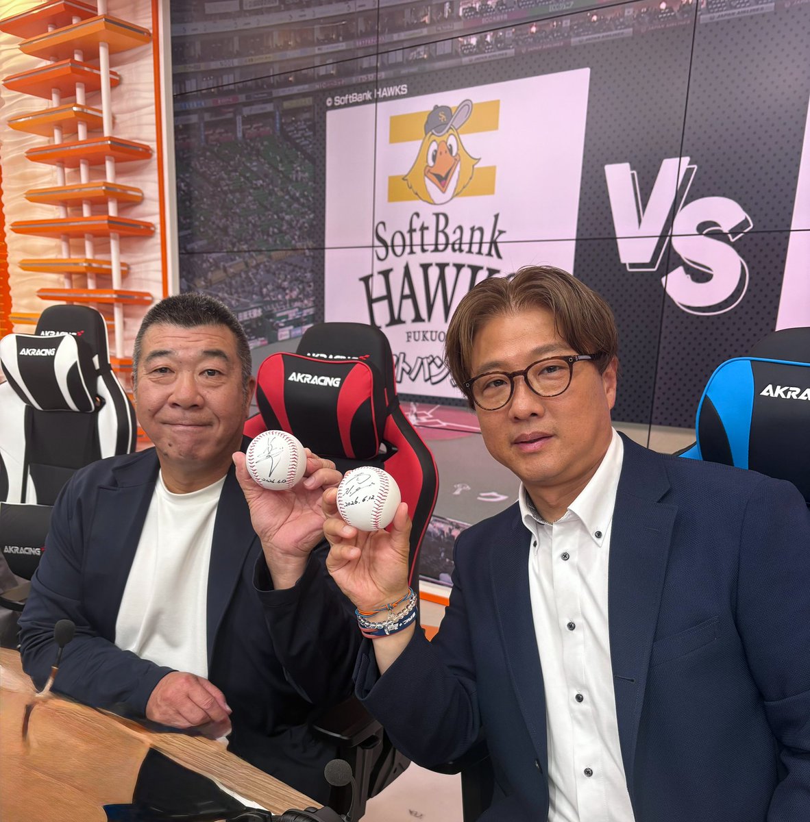 BS10_TEN's tweet photo. ＼🎁キーワードに答えるプレゼントキャンペーン🎉／
岡島秀樹さん、飯田哲也さんの直筆サインボール&ポチャッコオリジナルグッズ１名様にプレゼント

╭━━━━━━━━━╮
#日本生命セ・パ交流戦
#福岡ソフトバンクホークス
vs
#東京ヤクルトスワローズ
╰━━━━━━━━━╯

【応募方法】
①本アカウントをフォロー
②この投稿を6/13(土)23:59までにいいねまたはリポスト
③#今を熱く &放送中に表示するきょうの中継テーマをコメント

当選連絡は公式インスタ、BS10の公式Xから行います

＜注意事項＞
頂戴した個人情報は、賞品の発送以外の目的に使用することはございません。

公式アプリ「つながるジャパネット」で
放送中に応援コメントを募集📱
いただいたコメントは放送で紹介します！
※一部紹介できない場合あります。ご了承ください。
ダウンロードはこちら⇒https://t.co/ZaconmiBnF

#BS10
#今を熱く