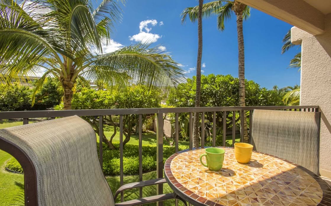 MauiVisionRent's tweet photo. 🌺 Maui getaway awaits! Stay at Kihei Akahi Unit C313—just steps from Kamaʻole Beach Park II. Enjoy a renovated 1BR condo, private lanai, resort pools, tennis &amp; pickleball courts, and the best of Kihei at your doorstep. 🏝️   https://t.co/B0Zt5rGkUS https://t.co/aIAhJxmhpG