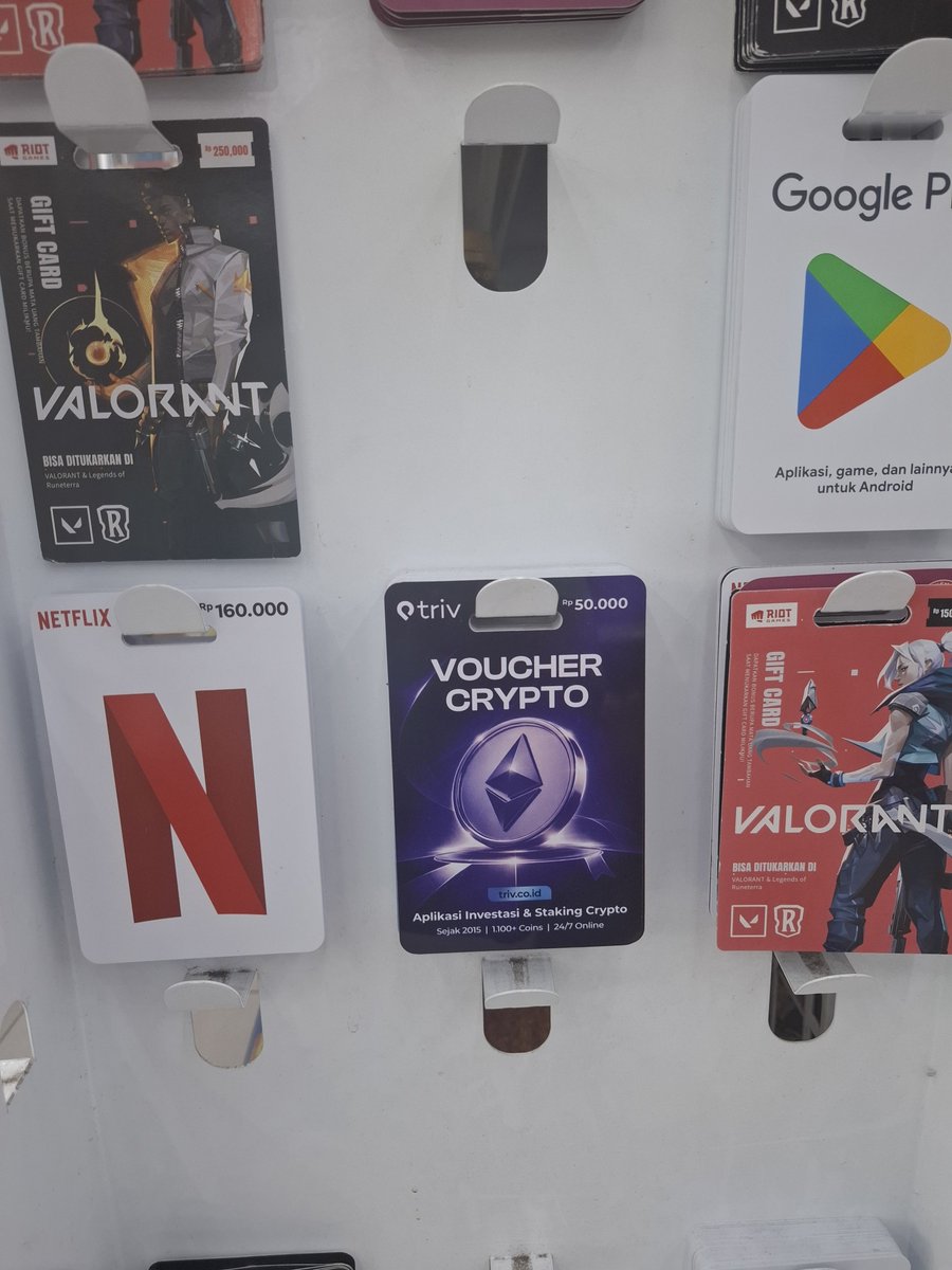 yansuprix's tweet photo. Iseng lihat lihat ke indomaret , eh ada vcr crypto donk 😅 https://t.co/y6lOruLDSX