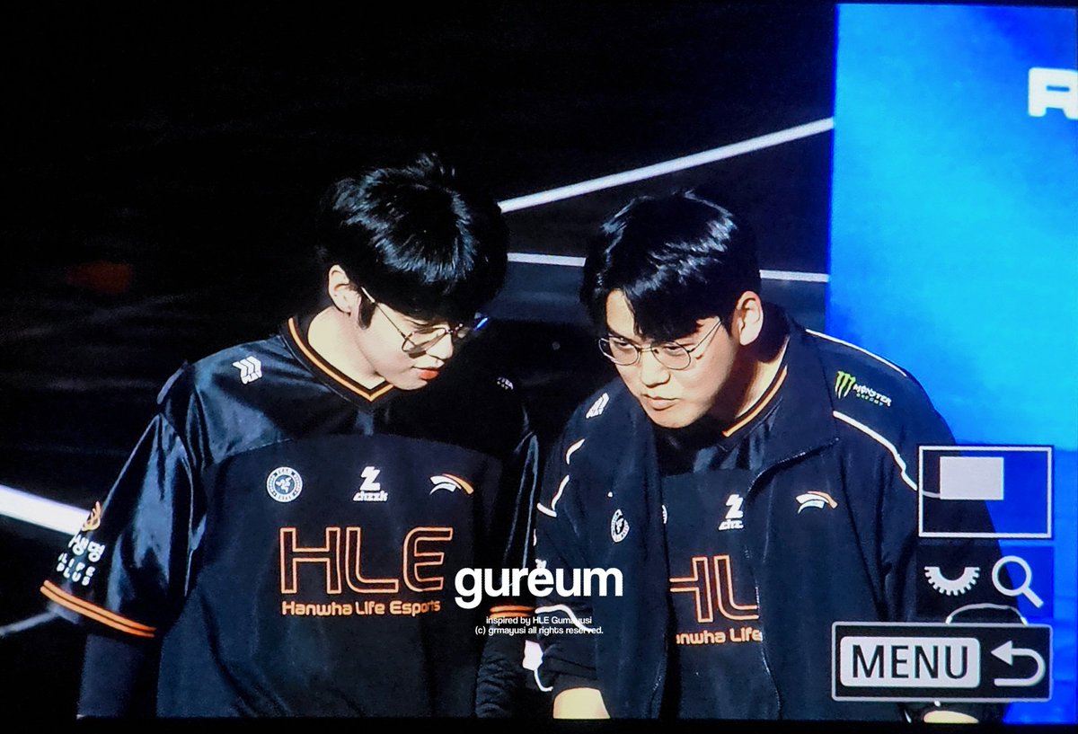 gxrexm_'s tweet photo. 뭔얘기했을까 ㅋ https://t.co/4duHQ1gfWP