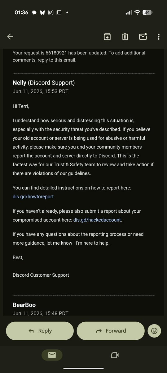TheBearBoo's tweet photo. @SalBerrys @discord This was there response.
I am SO mad with Discord at how SERIOUS this is, 
And the old account is still parading around messaging people https://t.co/0cu5VV65N3