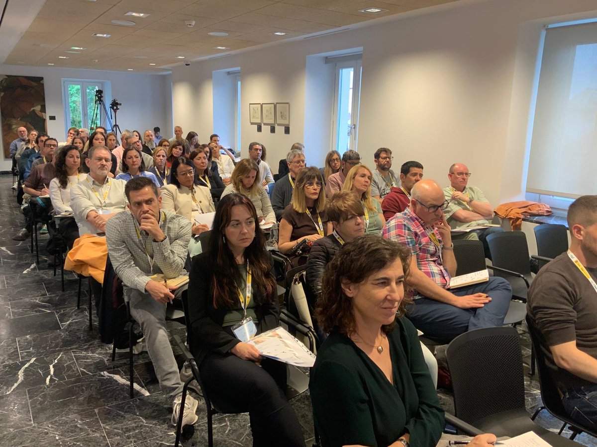 DelegGobMl's tweet photo. 🕊️ @l_circe participa en unas jornadas nacionales sobre memoria, convivencia y prevención de la radicalización

🤝 El encuentro ha reunido a docentes, especialistas y responsables de toda España para abordar la educación en valores democráticos

📎 https://t.co/0SnD8s0OAZ https://t.co/Fa7jgh9qI2