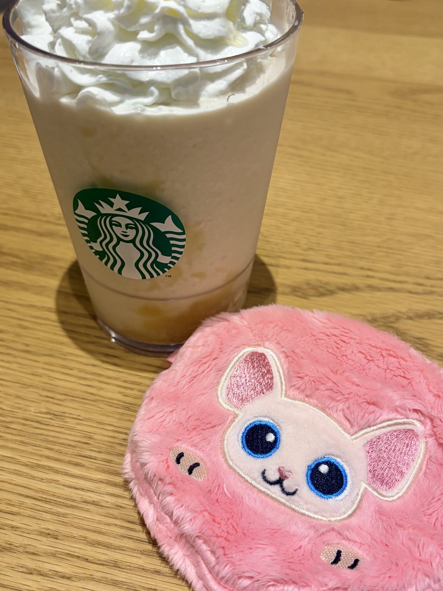 Elle_hogwarts's tweet photo. ガチャ回してきた！ピグミーパフ！
withスタバのハニーバナナフラペ

ほんとはニフラーが欲しかったけど今日は一回だけと決めたので🥹 https://t.co/bPrvP0yIah