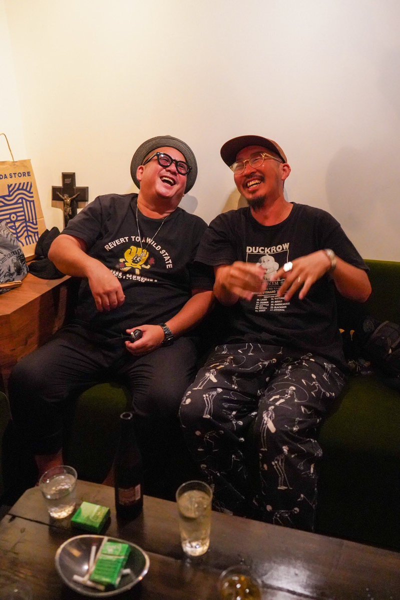 DUCKROW_DEPART's tweet photo. ケツメンCAMP 
ライブの後にリョージさんと酒交えてお話させて頂きました

楽しそうな😂
@macomaneci 

#ケツメイシ
#ケツメンCAMP https://t.co/nZLOzYVsLw
