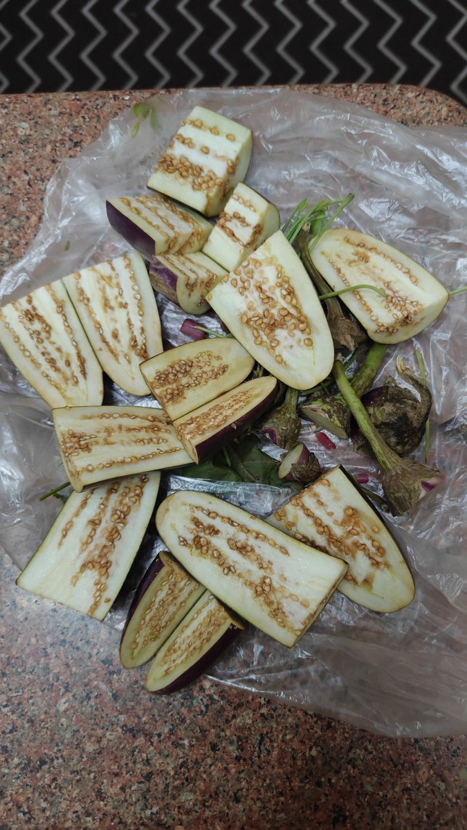 ganguli01's tweet photo. @_countrydelight refer my order complaint no. TRFA11391135 this is the quality COUNTRY DELIGHT provide to its customers. https://t.co/KsFiiREuBJ